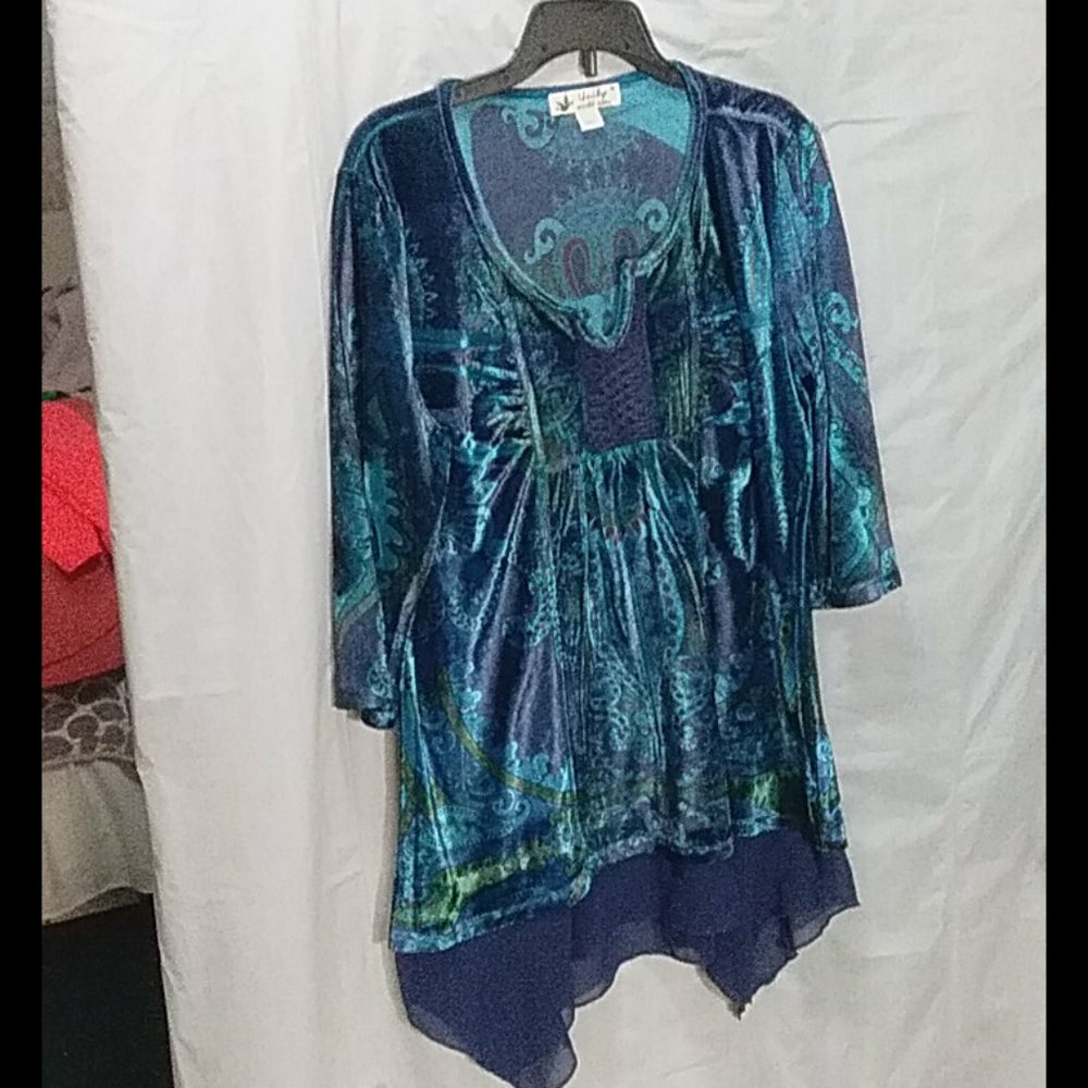 Unity world wear top size M